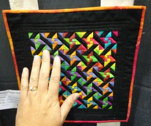 quilt-show-small-quilting-hanging