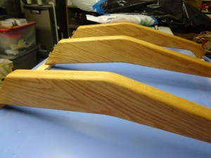 wreath-stand-arms-with-wood-grain