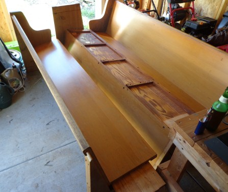 wreath-stand-church-pews