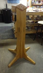 wreath-stand-with-legs