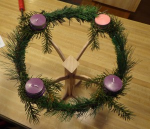 mini-wreath-stand-with-strays