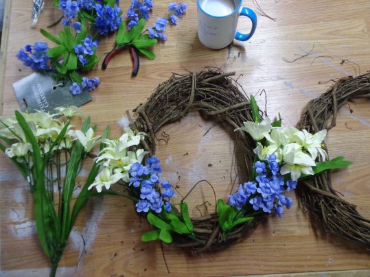 Wreaths - Decorating